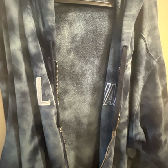 Plus Size- Old Navy Blue Tie-Dye Hoodie. Size 4X - Picture 4 of 5